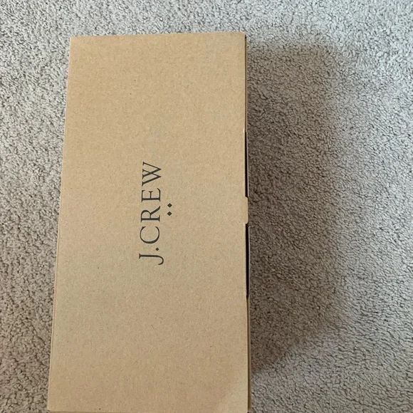 New In Box - J. Crew Womens Size 9

Retails for $118.00.    Selling for $40 - Picture 4 of 10